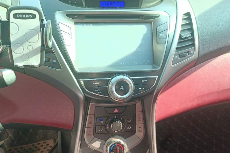 Used Hyundai Elantra (5th Generation / Langdong) 2012 1.6L Automatic Fashion Edition Audio And AC Panel