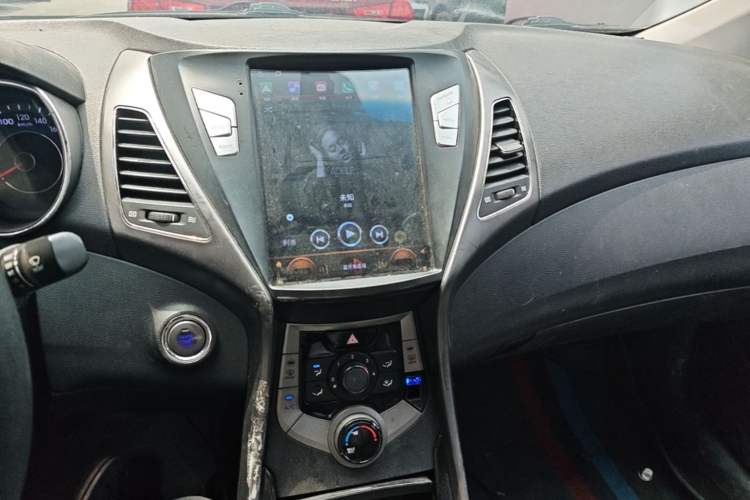 Used Hyundai Elantra (5th Generation / Langdong) 2012 1.6L Manual Leading Model Audio And AC Panel