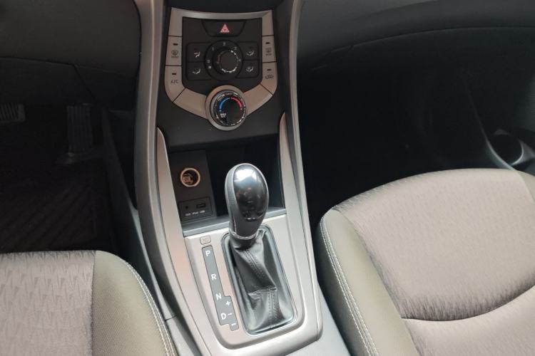 Used Hyundai Elantra (5th Generation / Langdong) 2012 1.6L Automatic Fashion Edition Audio And AC Panel