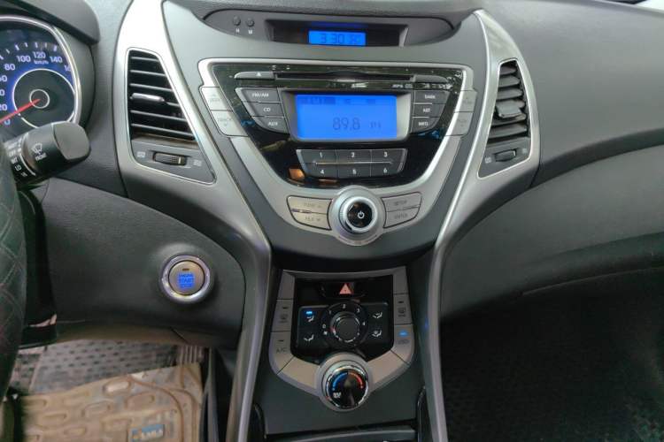 Used Hyundai Elantra (5th Generation / Langdong) 2012 1.6L Manual Leading Model Audio And AC Panel