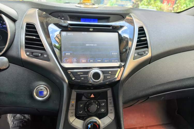 Used Hyundai Elantra (5th Generation / Langdong) 2012 1.6L Manual Leading Model Audio And AC Panel