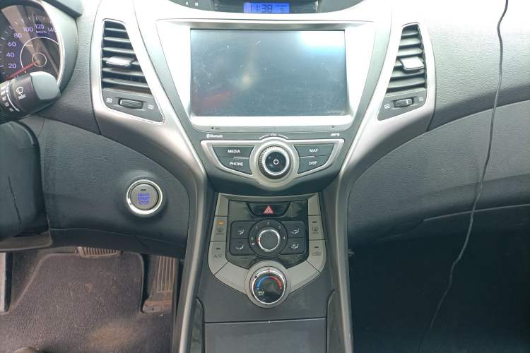 Used Hyundai Elantra (5th Generation / Langdong) 2012 1.6L Automatic Leading Model Audio And AC Panel