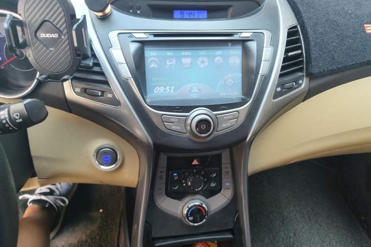 Used Hyundai Elantra (5th Generation / Langdong) 2012 1.6L Automatic Leading Model Audio And AC Panel