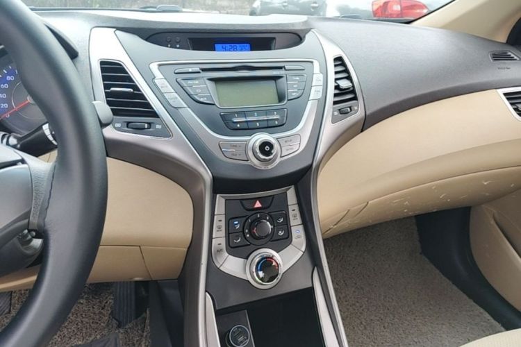 Used Hyundai Elantra (5th Generation / Langdong) 2012 1.6L Manual Fashion Edition Audio And AC Panel