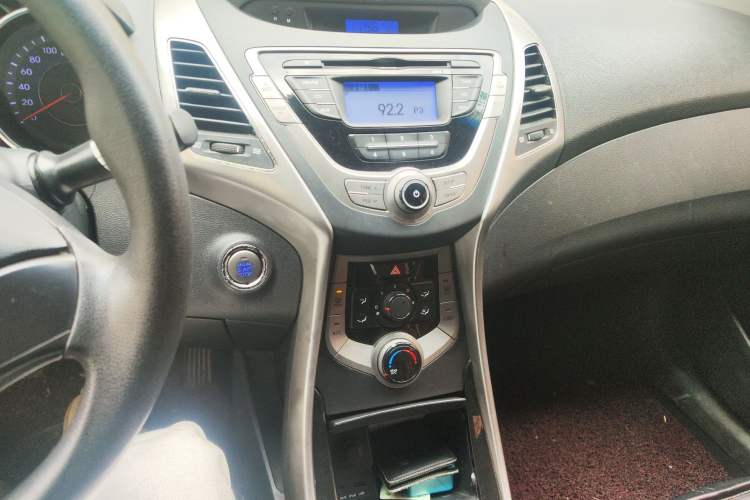 Used Hyundai Elantra (5th Generation / Langdong) 2012 1.6L Manual Leading Model Audio And AC Panel