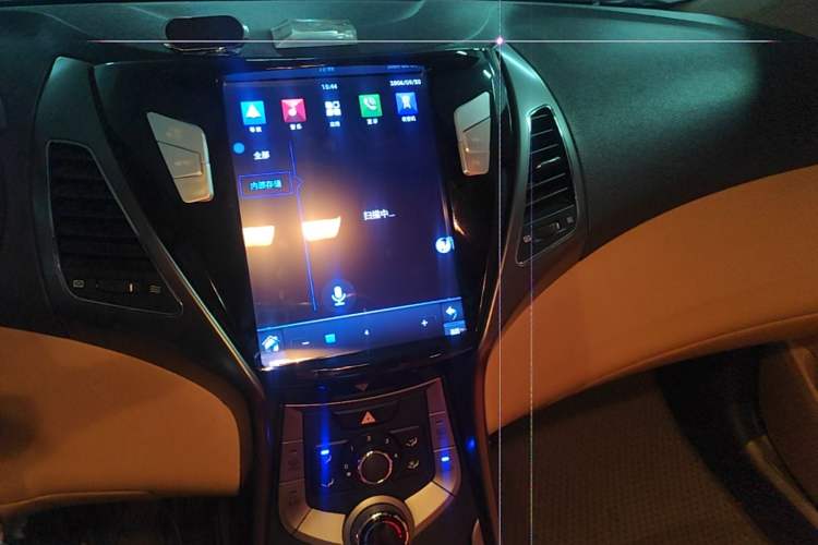 Used Hyundai Elantra (5th Generation / Langdong) 2012 1.6L Automatic Fashion Edition Audio And AC Panel