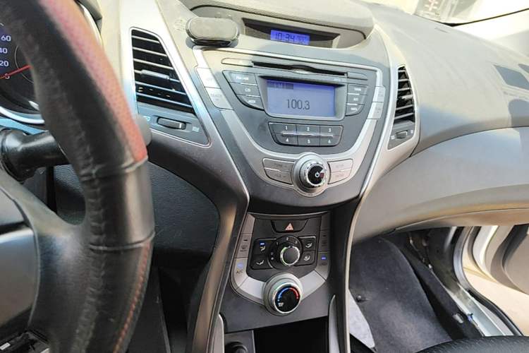 Used Hyundai Elantra (5th Generation / Langdong) 2012 1.6L Manual Fashion Edition Audio And AC Panel