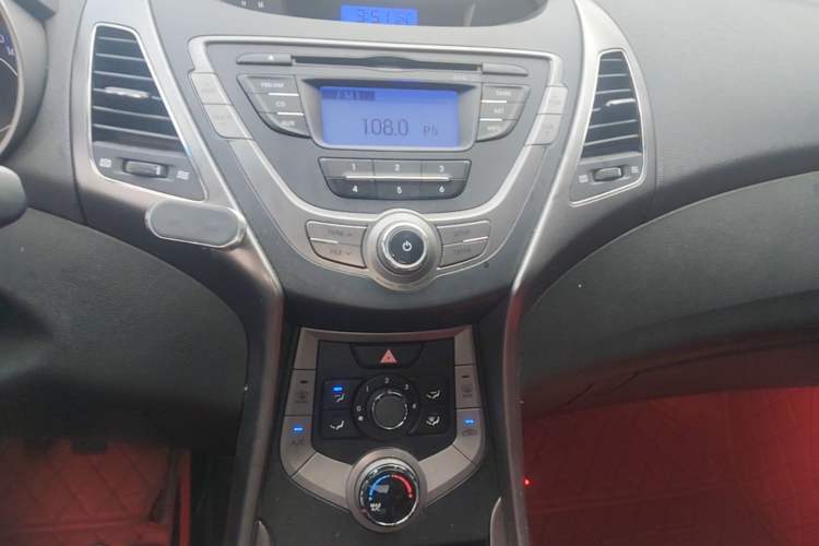 Used Hyundai Elantra (5th Generation / Langdong) 2012 1.6L Manual Fashion Edition Audio And AC Panel