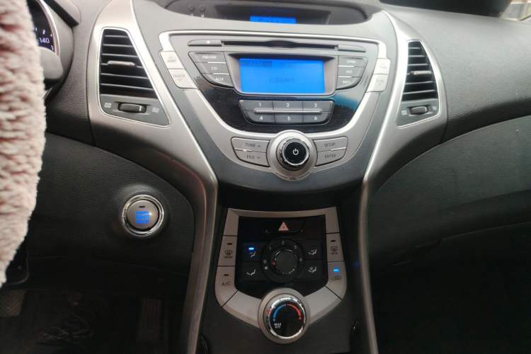 Used Hyundai Elantra (5th Generation / Langdong) 2012 1.6L Manual Leading Model Audio And AC Panel