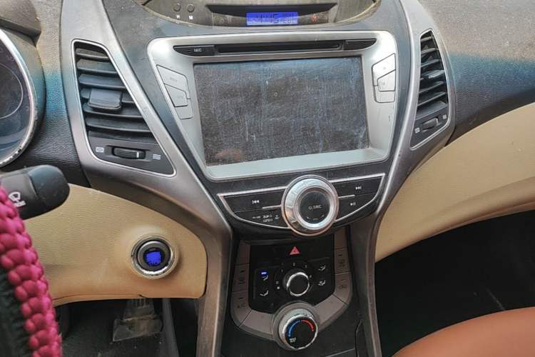 Used Hyundai Elantra (5th Generation / Langdong) 2012 1.6L Manual Leading Model Audio And AC Panel