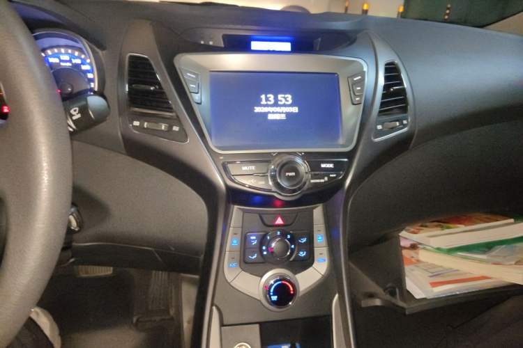 Used Hyundai Elantra (5th Generation / Langdong) 2012 1.6L Automatic Fashion Edition Audio And AC Panel