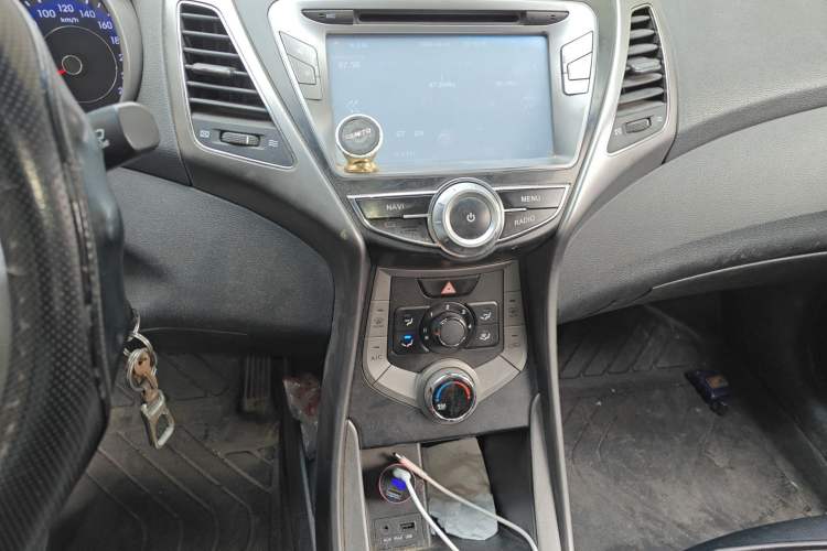 Used Hyundai Elantra (5th Generation / Langdong) 2012 1.6L Manual Fashion Edition Audio And AC Panel