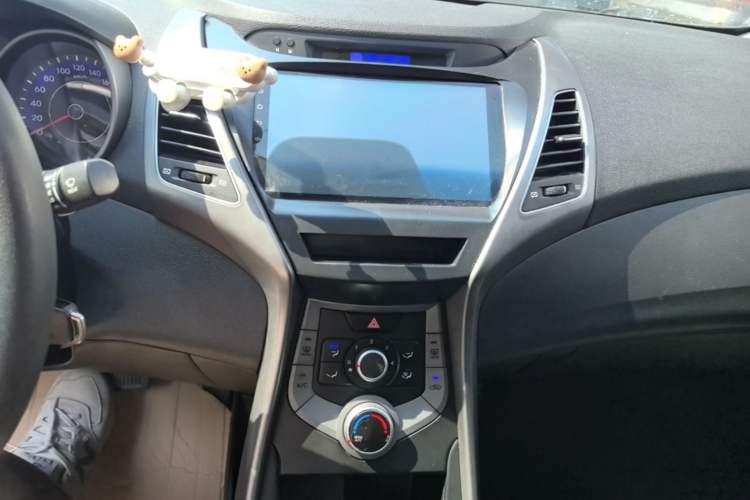 Used Hyundai Elantra (5th Generation / Langdong) 2012 1.6L Automatic Fashion Edition Audio And AC Panel