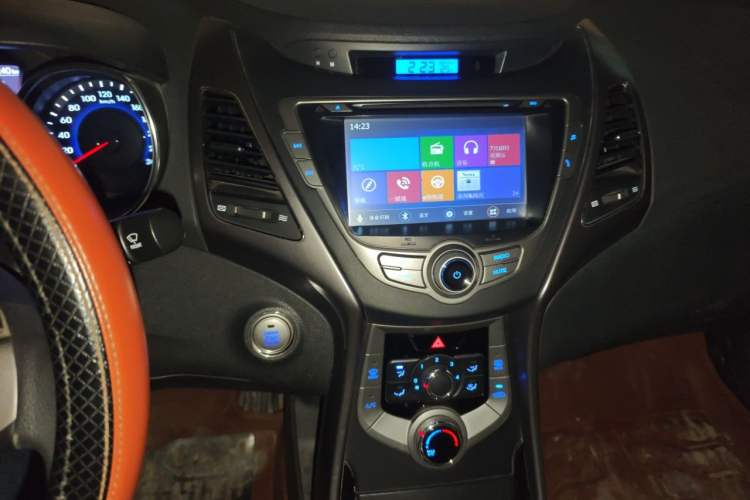 Used Hyundai Elantra (5th Generation / Langdong) 2012 1.6L Manual Leading Model Audio And AC Panel
