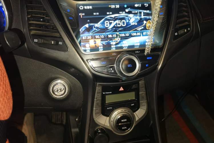 Used Hyundai Elantra (5th Generation / Langdong) 2012 1.6L Automatic Leading Model Audio And AC Panel