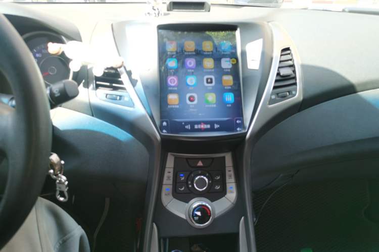 Used Hyundai Elantra (5th Generation / Langdong) 2012 1.6L Manual Fashion Edition Audio And AC Panel