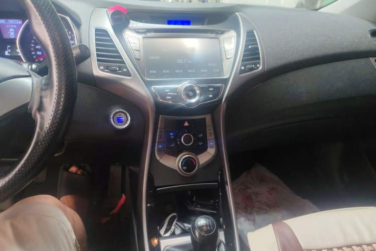 Used Hyundai Elantra (5th Generation / Langdong) 2012 1.6L Manual Leading Model Audio And AC Panel