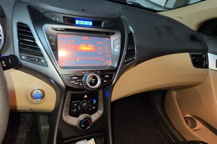 Used Hyundai Elantra (5th Generation / Langdong) 2012 1.6L Manual Leading Model Audio And AC Panel
