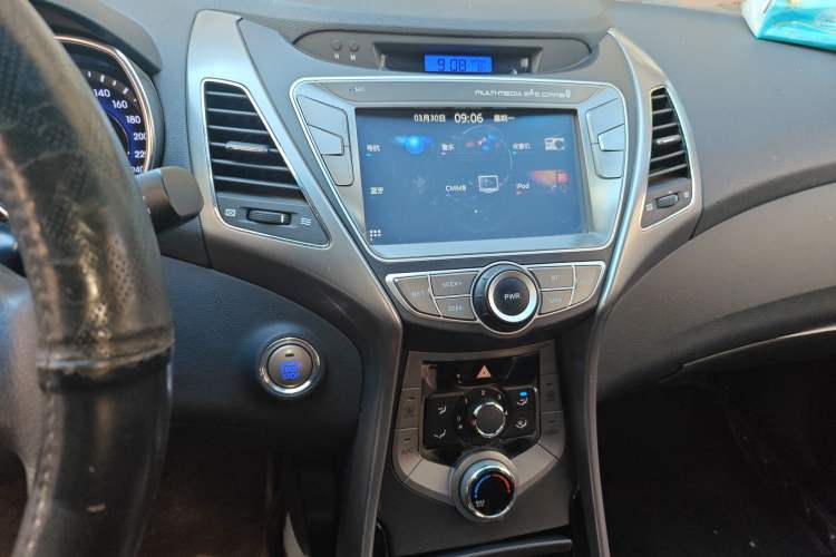 Used Hyundai Elantra (5th Generation / Langdong) 2012 1.6L Automatic Leading Model Audio And AC Panel