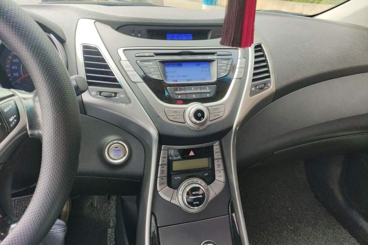Used Hyundai Elantra (5th Generation / Langdong) 2012 1.6L Automatic Prestige Model Audio And AC Panel