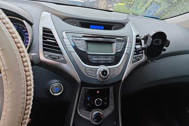 Used Hyundai Elantra (5th Generation / Langdong) 2012 1.6L Automatic Leading Model Audio And AC Panel