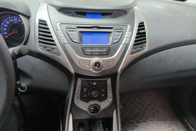 Used Hyundai Elantra (5th Generation / Langdong) 2012 1.6L Manual Fashion Edition Audio And AC Panel