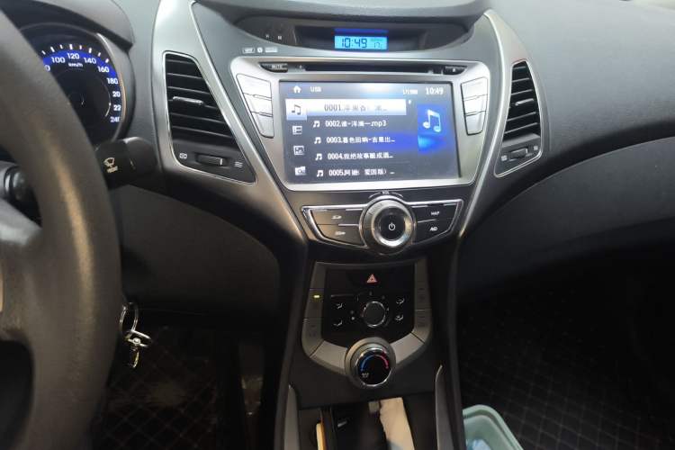 Used Hyundai Elantra (5th Generation / Langdong) 2012 1.6L Automatic Fashion Edition Audio And AC Panel