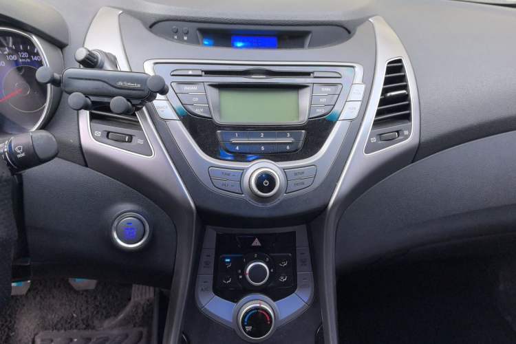 Used Hyundai Elantra (5th Generation / Langdong) 2012 1.6L Manual Leading Model Audio And AC Panel