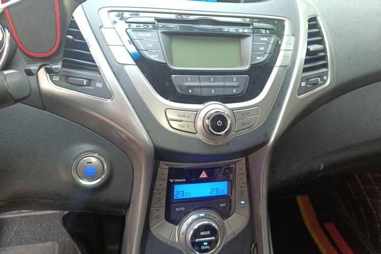Used Hyundai Elantra (5th Generation / Langdong) 2012 1.6L Automatic Leading Model Audio And AC Panel