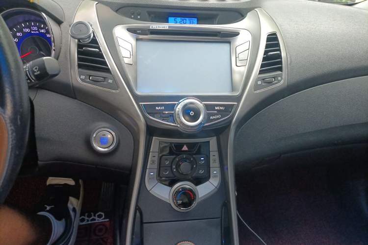 Used Hyundai Elantra (5th Generation / Langdong) 2012 1.6L Automatic Leading Model Audio And AC Panel