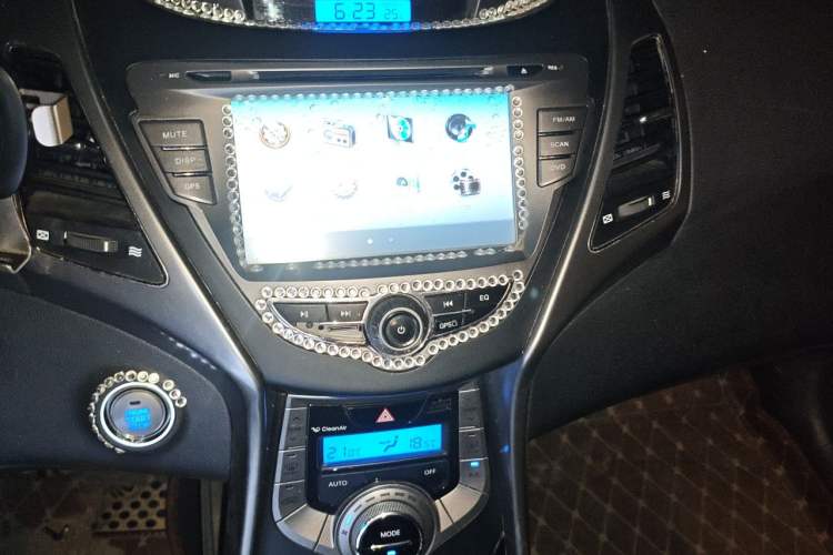 Used Hyundai Elantra (5th Generation / Langdong) 2012 1.6L Automatic Prestige Model Audio And AC Panel