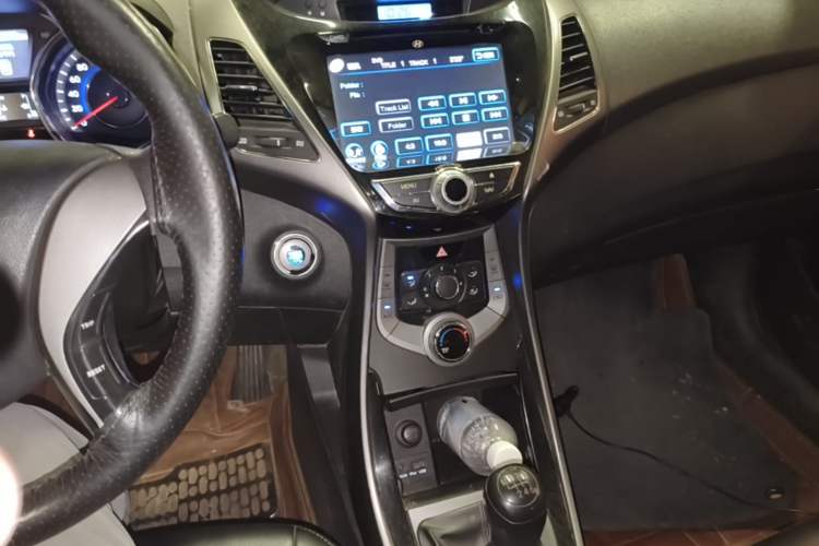 Used Hyundai Elantra (5th Generation / Langdong) 2012 1.6L Manual Leading Model Audio And AC Panel