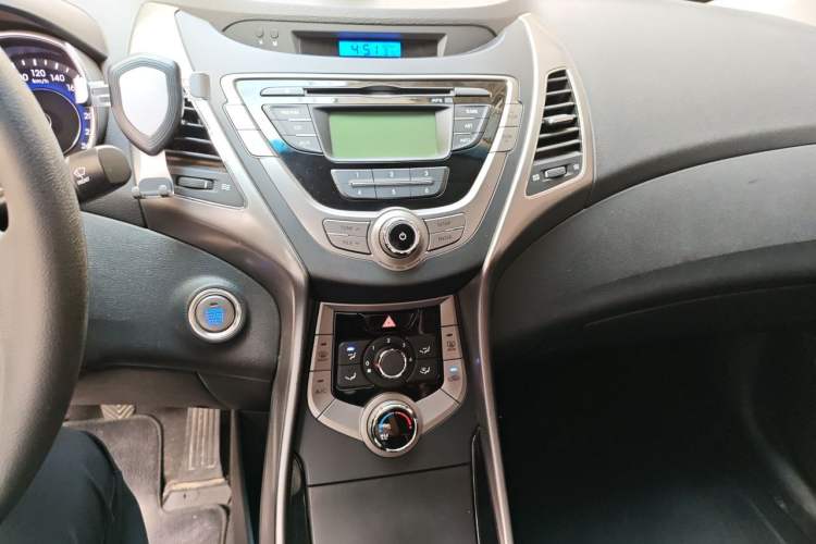 Used Hyundai Elantra (5th Generation / Langdong) 2012 1.6L Manual Leading Model Audio And AC Panel