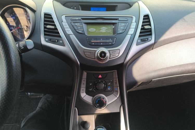 Used Hyundai Elantra (5th Generation / Langdong) 2012 1.6L Automatic Fashion Edition Audio And AC Panel