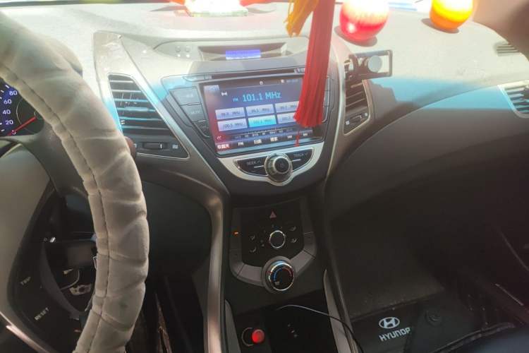 Used Hyundai Elantra (5th Generation / Langdong) 2012 1.6L Manual Fashion Edition Audio And AC Panel