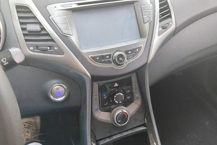 Used Hyundai Elantra (5th Generation / Langdong) 2012 1.6L Manual Leading Model Audio And AC Panel