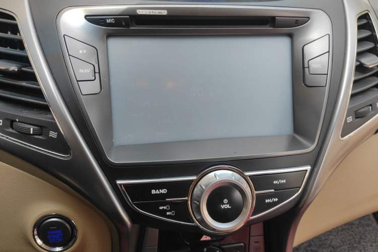 Used Hyundai Elantra (5th Generation / Langdong) 2012 1.6L Automatic Leading Model Audio And AC Panel