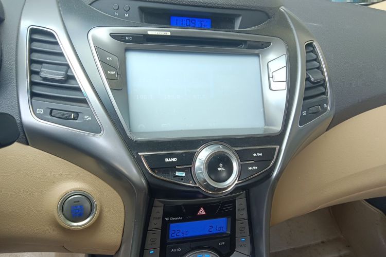 Used Hyundai Elantra (5th Generation / Langdong) 2012 1.6L Automatic Prestige Model Audio And AC Panel