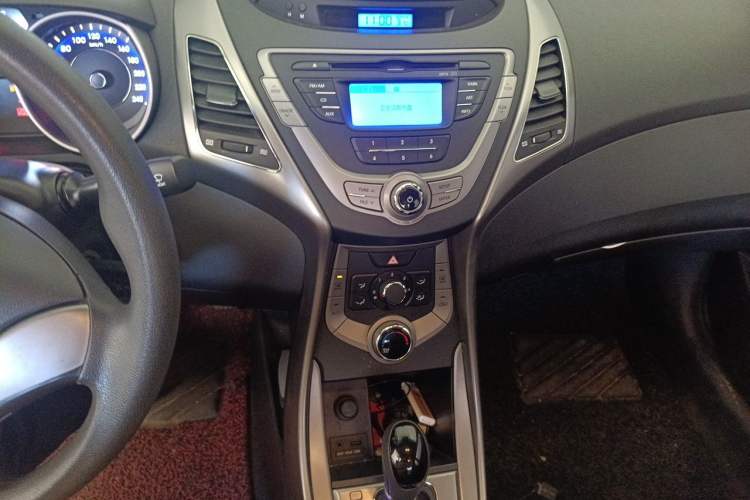 Used Hyundai Elantra (5th Generation / Langdong) 2012 1.6L Automatic Fashion Edition Audio And AC Panel