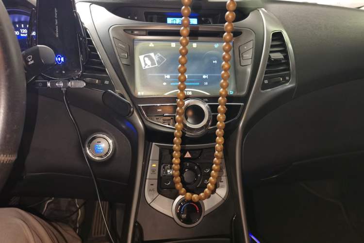 Used Hyundai Elantra (5th Generation / Langdong) 2012 1.6L Manual Leading Model Audio And AC Panel
