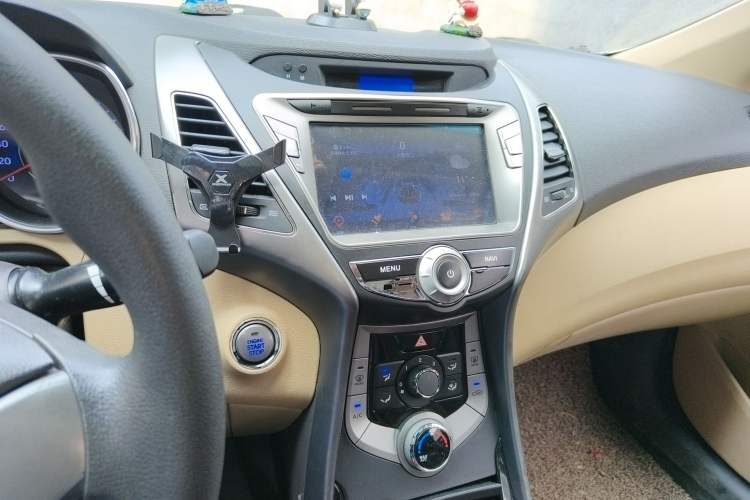 Used Hyundai Elantra (5th Generation / Langdong) 2012 1.6L Manual Leading Model Audio And AC Panel