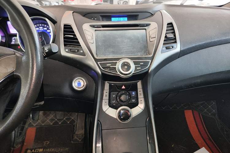 Used Hyundai Elantra (5th Generation / Langdong) 2012 1.6L Manual Leading Model Audio And AC Panel