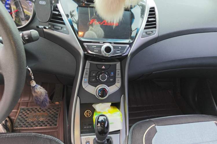 Used Hyundai Elantra (5th Generation / Langdong) 2012 1.6L Automatic Fashion Edition Audio And AC Panel