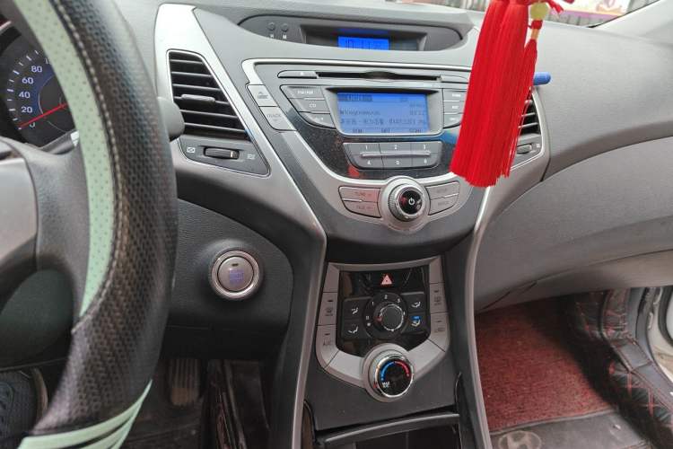 Used Hyundai Elantra (5th Generation / Langdong) 2012 1.6L Manual Leading Model Audio And AC Panel