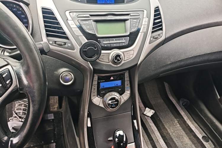 Used Hyundai Elantra (5th Generation / Langdong) 2012 1.6L Automatic Prestige Model Audio And AC Panel