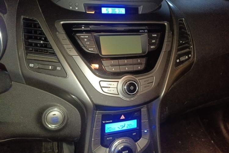 Used Hyundai Elantra (5th Generation / Langdong) 2012 1.6L Automatic Prestige Model Audio And AC Panel