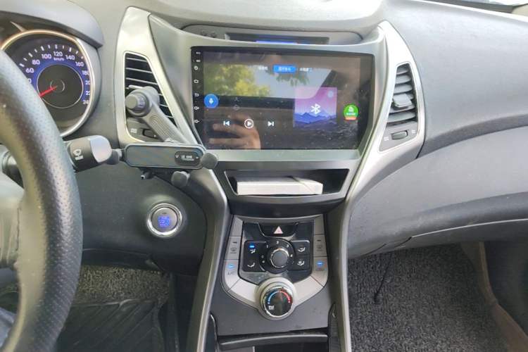 Used Hyundai Elantra (5th Generation / Langdong) 2012 1.6L Manual Leading Model Audio And AC Panel