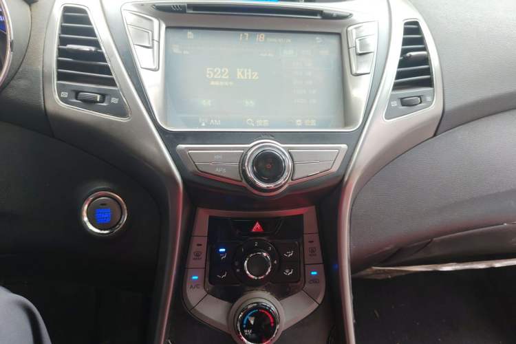 Used Hyundai Elantra (5th Generation / Langdong) 2012 1.6L Manual Leading Model Audio And AC Panel