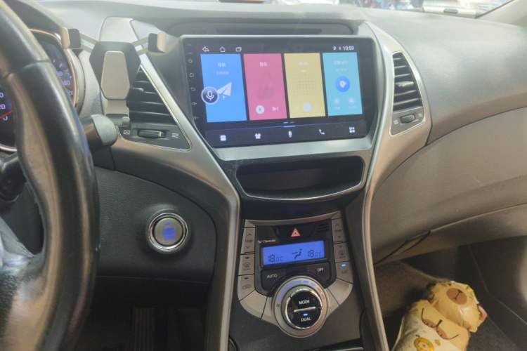 Used Hyundai Elantra (5th Generation / Langdong) 2012 1.6L Automatic Prestige Model Audio And AC Panel