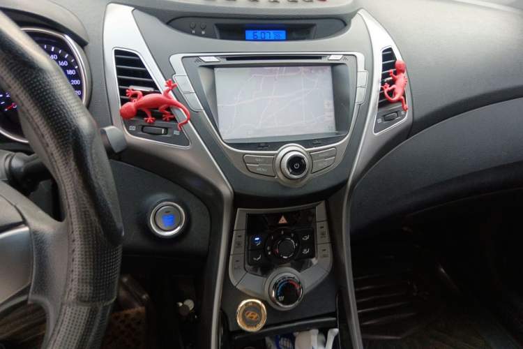 Used Hyundai Elantra (5th Generation / Langdong) 2012 1.6L Manual Leading Model Audio And AC Panel
